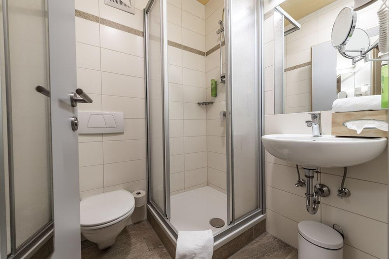 Bathroom 3, Jufa Hotel Murau, Murau