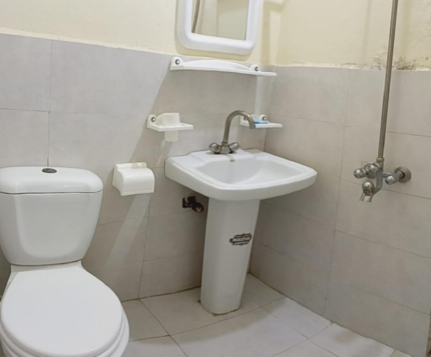 Bathroom 3, Luxury Moon Guest House, Islamabad