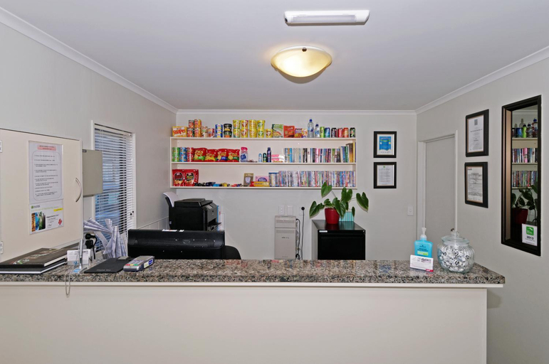 Public Area 3, Airport Harbour View Motel, Waitakere