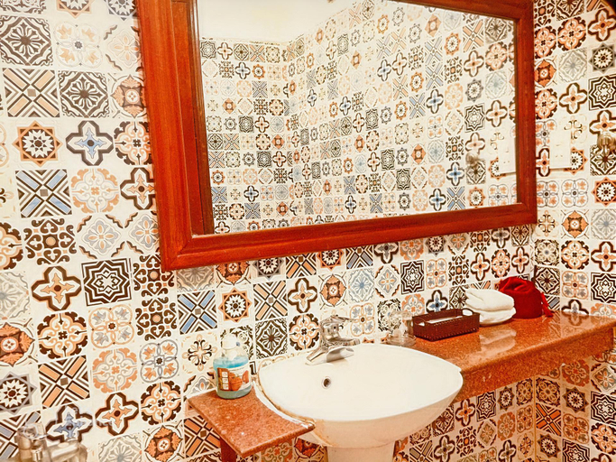 Bathroom 3, Hue Pink Lotus Hotel, Huế