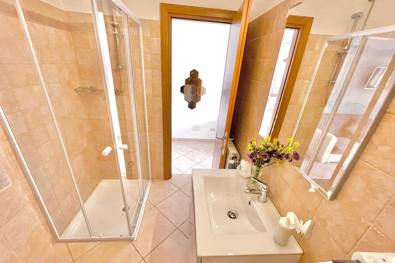 Bathroom 4, Albergo Vittoria, Brescia