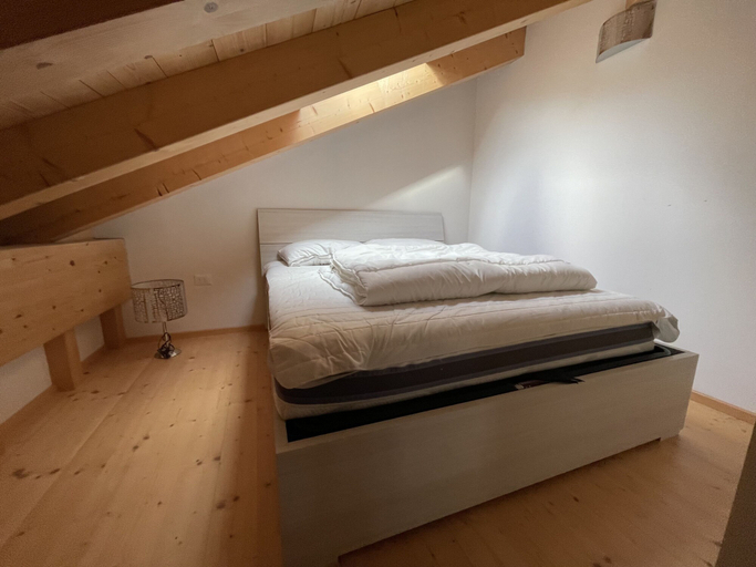 Room 5, 061 Bilocale Mansarda Carisolo, Trento