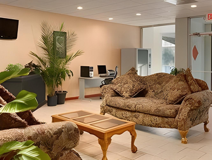 Public Area 2, Red Carpet Inn and Suites Hazleton PA, Luzerne