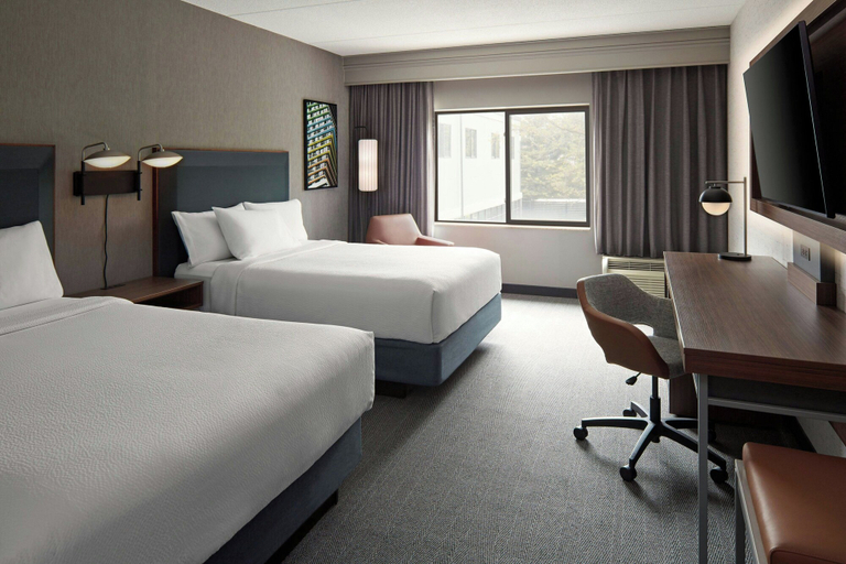 Bedroom 3, Courtyard by Marriott Hamilton, Hamilton