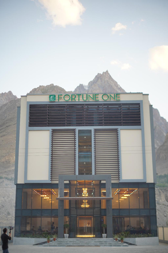 Exterior & Views