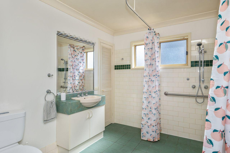 Bathroom, Rennies Beach Escape Carinya, Shoalhaven - Pt B