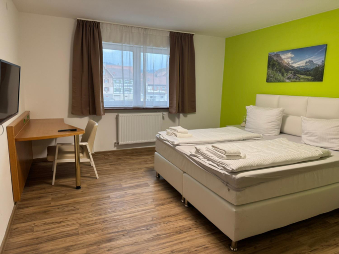Bedroom 3, Hotel Gruner Baum - Hotel im Murgtal, Schwarzwald, Rastatt