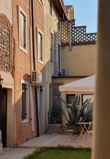 Others 4, GESUITIROOMS, Verona