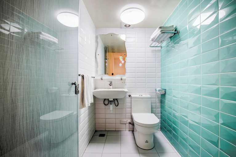 Bathroom 2, Dory Hostel, Pingtung