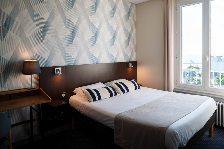 Bedroom 3, Hotel Bellevue, Finistère