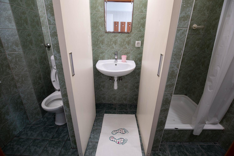 Bathroom, Nepliget Hotel, Budapesti