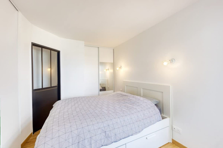 Room 2, Charming Central Apartment With Balcony and City View, Hauts-de-Seine