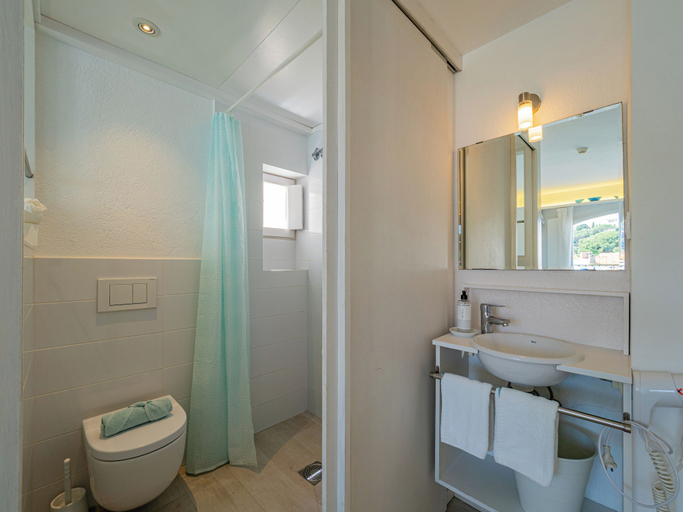 Bathroom 4, Hostal Marina Cadaqués, Girona
