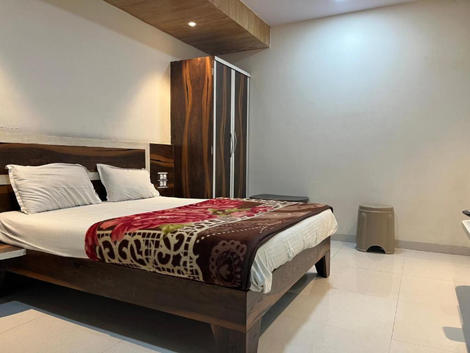Bedroom 2, C P Hotel, Satara