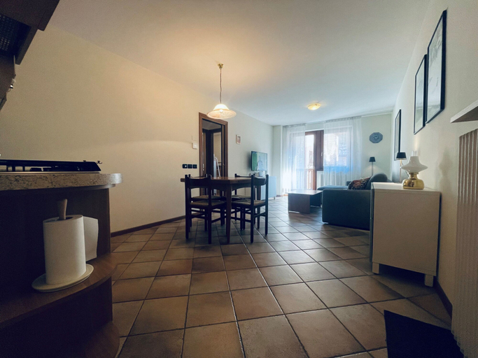 Room 4, 065 Trilocale Baldino, Trento