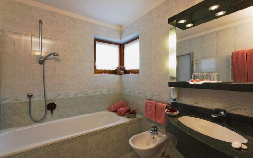 Bathroom, Garni Raetia, Bolzano