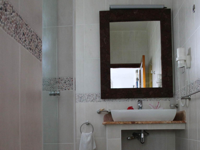 Bathroom 4, La Digue Self-Catering Apartments