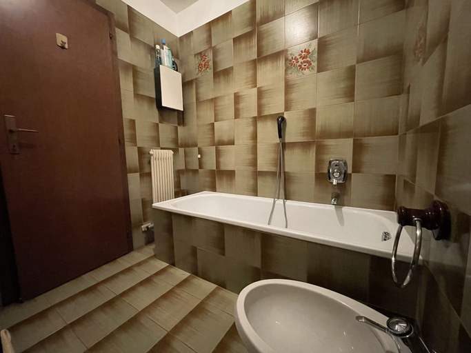 Room 4, 027 Trilocale Giustino, Trento