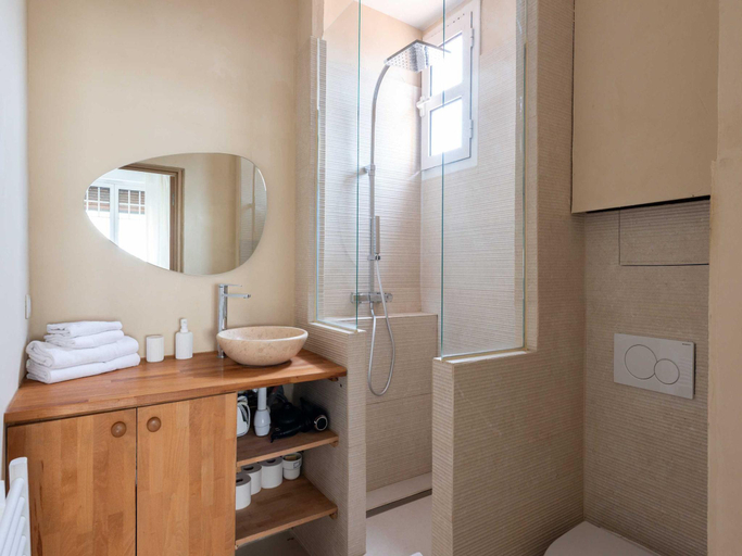 Bathroom 3, Nice apartment Juan-Les-Pins - 300m Beach, Alpes-Maritimes