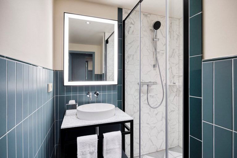 Bathroom 5, Citadines Canal Amsterdam, Amsterdam