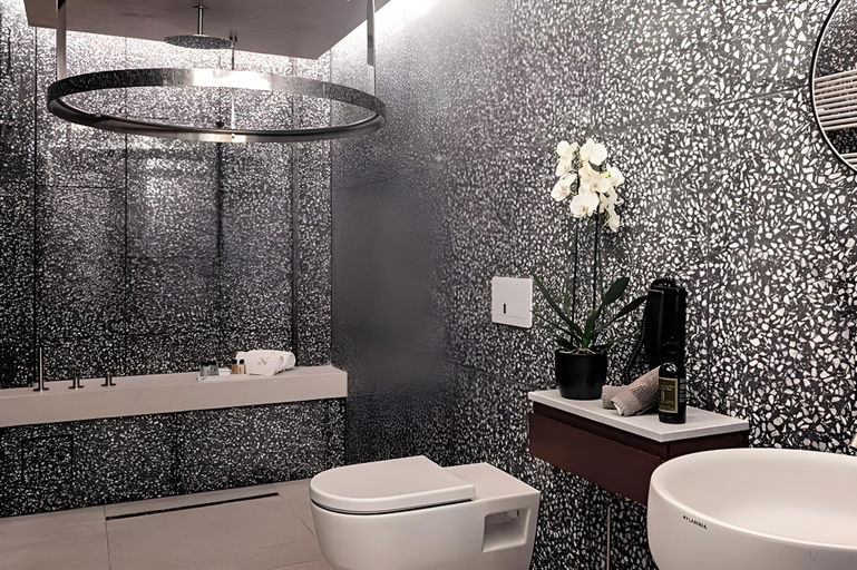 Bathroom 5, Rosselli AX Privilege