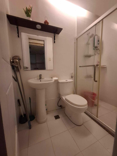 Bathroom 2, Cheap & High Quality Condo in Apple One Cebu City, Cebu City