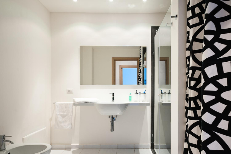 Bathroom 3, Residence NerOssidiana, Messina