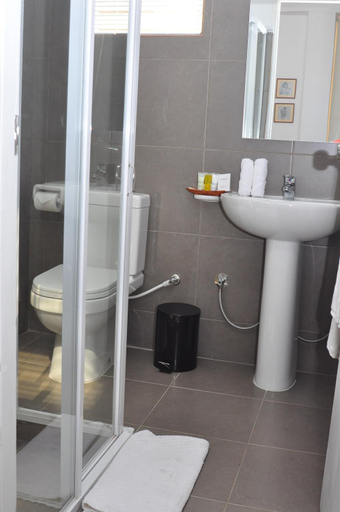 Bathroom 4, Comfort@15 Hotel Colombo, Thimbirigasyaya
