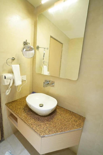 Bathroom, Q Saina Aarokan Height, Puri