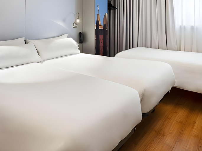 Bedroom 4, B&B Hotel Figueras, Girona