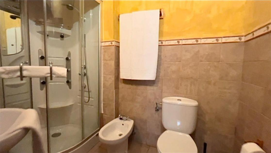Bathroom 4, Palacio de los Alvarado en Las Merindades, Burgos