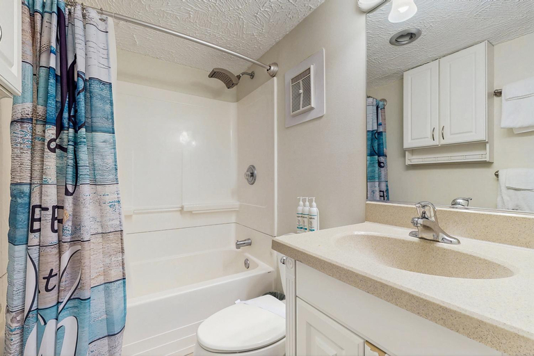 Bathroom 2, Atlantis 302, Worcester