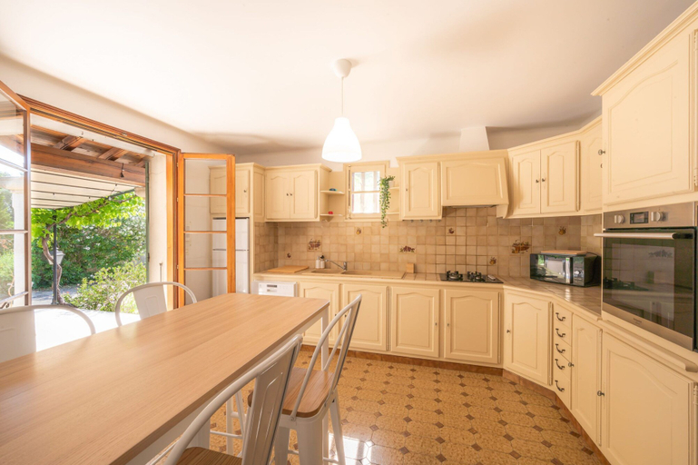 Room 3, Mas Lou Pitchoun Exceptional Villa Between the Alpilles and Avignon, Bouches-du-Rhône