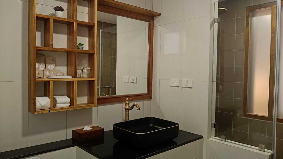 Bathroom 5, Phubarn VimarnVangvieng Resort, Vangvieng