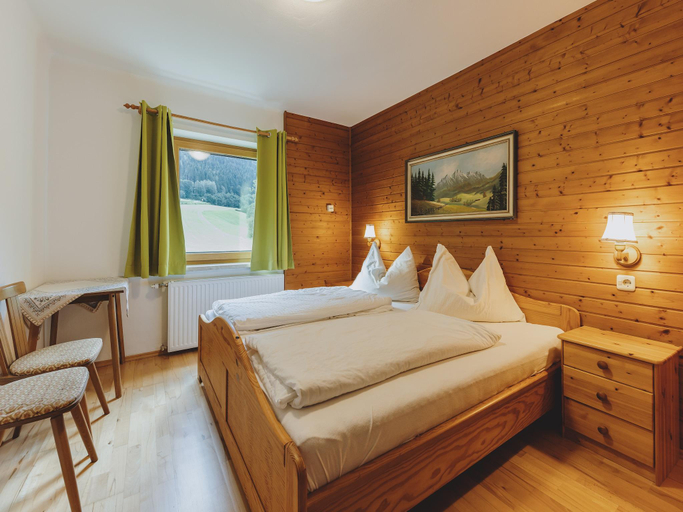 Bedroom 2, Holiday Home on Grossglockner Alpine Road, Zell am See