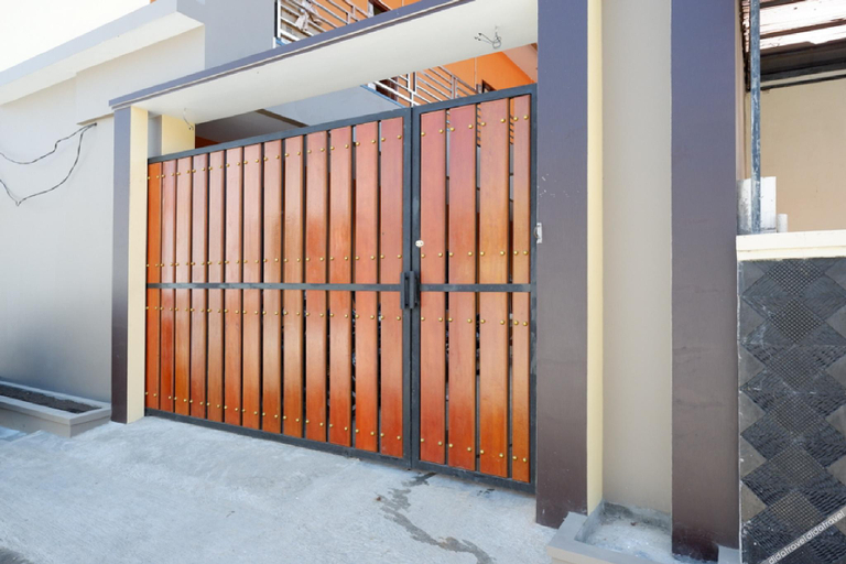Exterior & Views, RedDoorz Syariah near Stasiun Tegal, Tegal