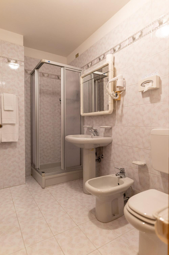 Bathroom 3, Hotel il Cardo, Belluno