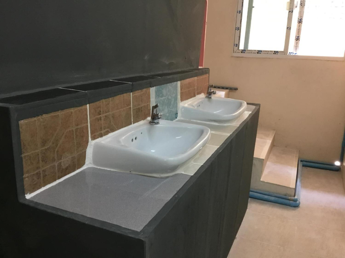 Bathroom 3, Hostel 24 Backpackers, Phra Khanong