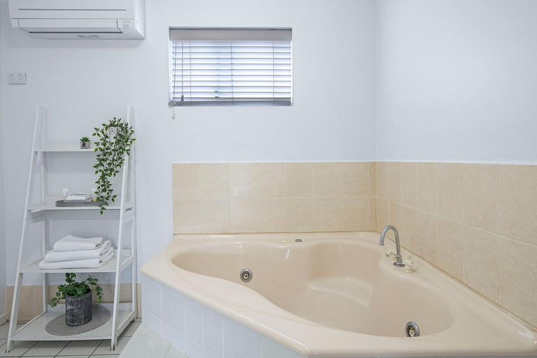 Bathroom 4, Comfort Inn North Brisbane, Carseldine