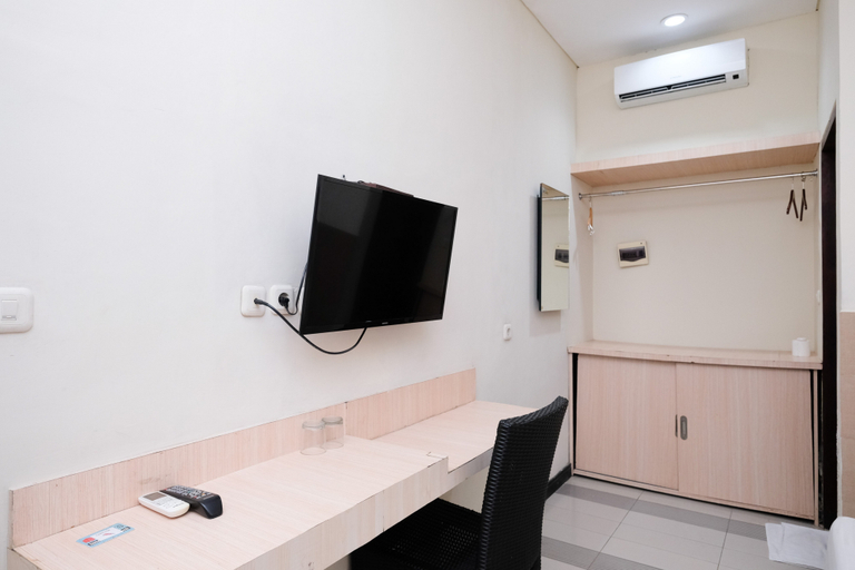 Bathroom 4, RedDoorz near Legian Street, Badung