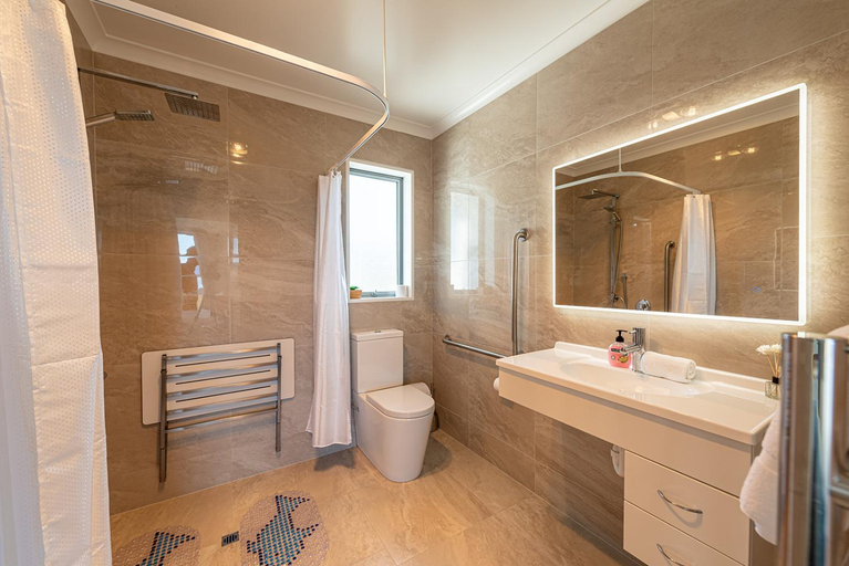 Bathroom 3, Supernova, Mackenzie