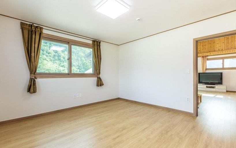 Others 3, Hongcheon Oz Pension, Chuncheon
