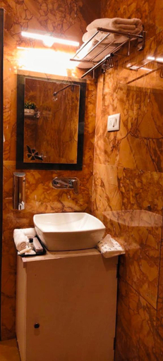 Bathroom 3, Captain Villa Heritage House, Varanasi