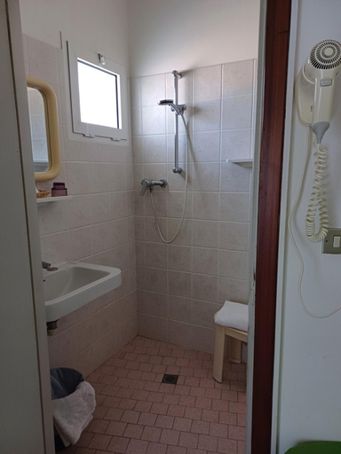 Bathroom 4, Hotel Graziana, Rimini