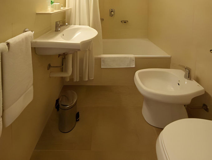 Bathroom 3, Austral Express, Escalante