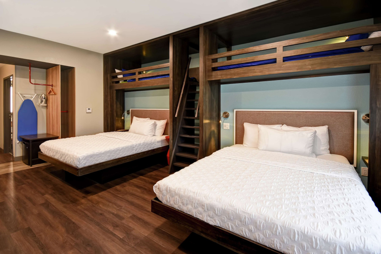 Bedroom 4, Tru by Hilton Pigeon Forge, Sevier