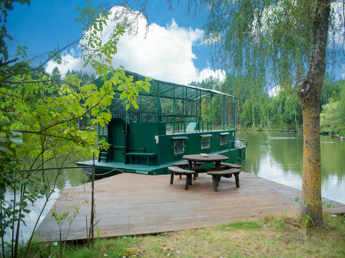 Others 5, Idyllic Lakeside Cottage, Namur
