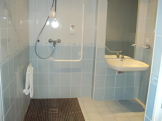 Bathroom 4, Hotel Pyrénées Atlantique, Pyrénées-Atlantiques