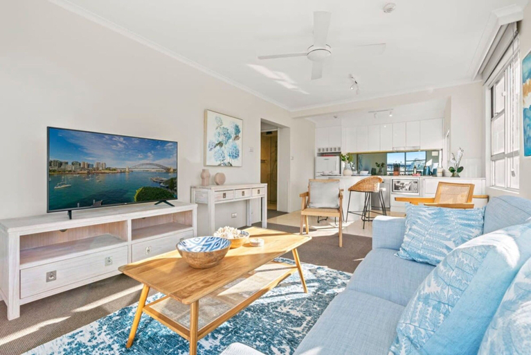 Room 5, Harbourside 31 in Mcmahons Point, Sydney