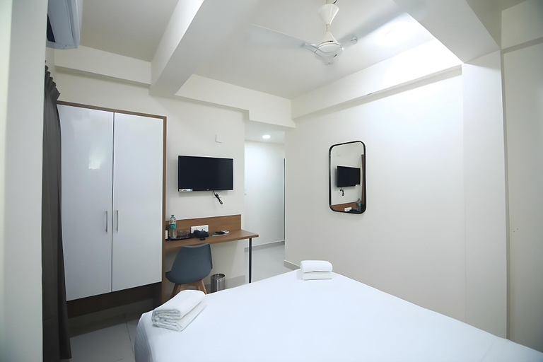 Bedroom 2, Hotel Royal Blooms, Bangalore